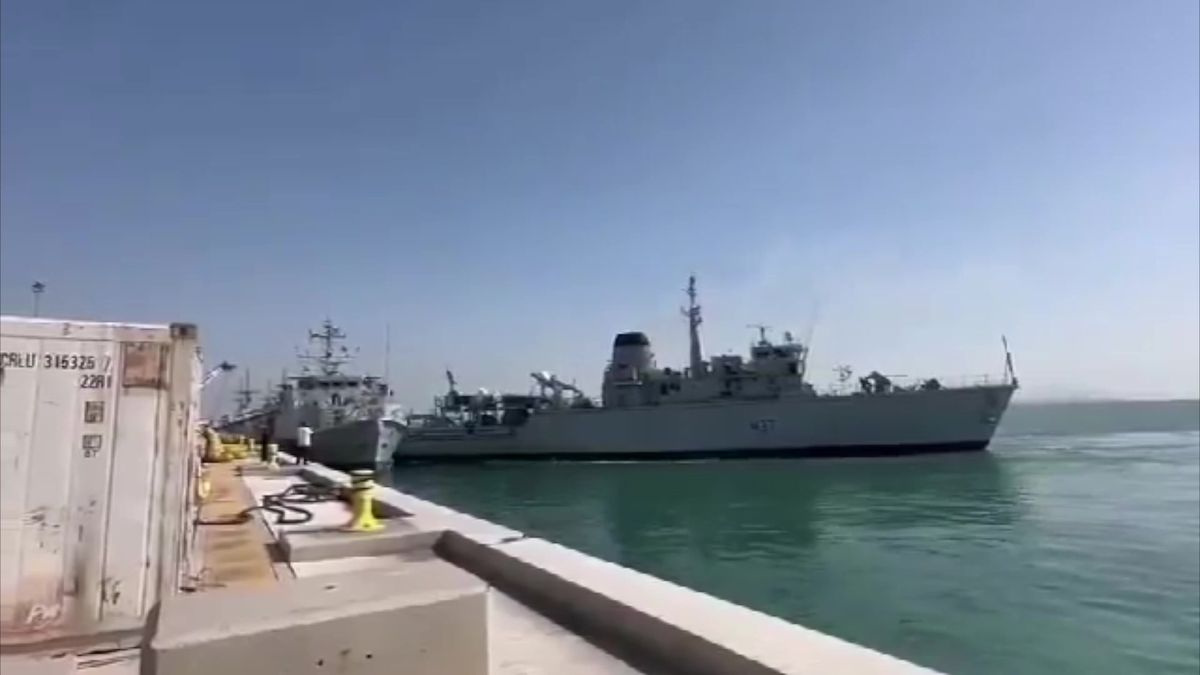 Video: Plnou parou vzad? V Bahrajnu se srazily britské válečné lodě